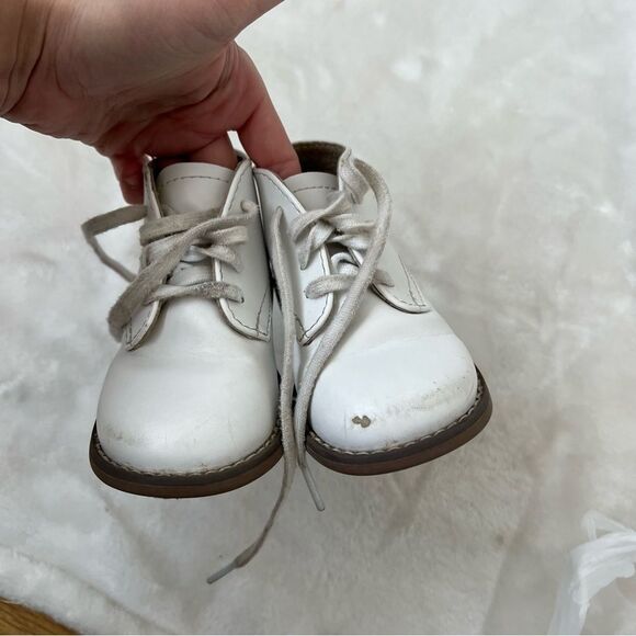 Footmates Todd Bootie- White size 5.5. GUC. Scuffs on toes and dingy laces. - Picture 5 of 6